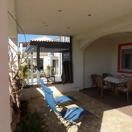 Apartamento Erzen 140 *