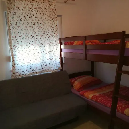 Erzen 140 Apartamento