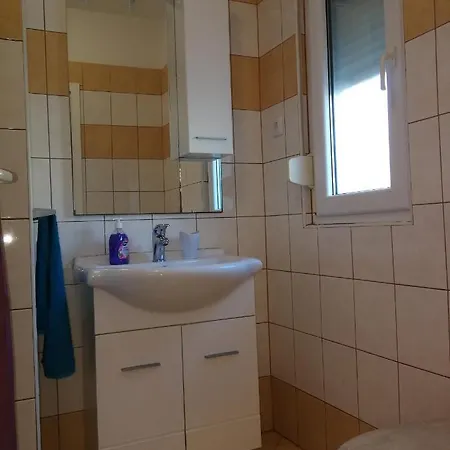 Erzen 140 Apartamento