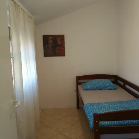 Apartamento Erzen 140 *