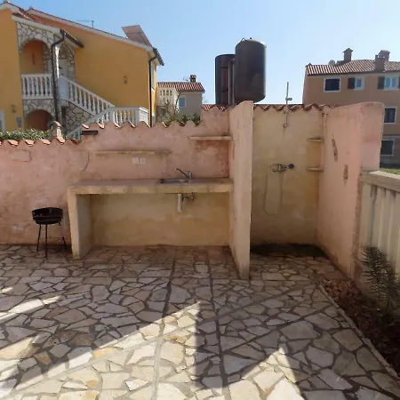 Erzen 140 Apartamento